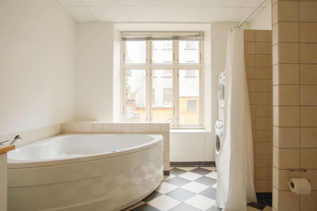 Large & Bright 3Br Apartment W Whirlpool Near Metro København Eksteriør billede