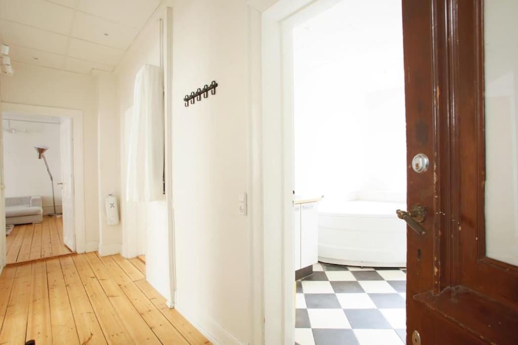 Large & Bright 3Br Apartment W Whirlpool Near Metro København Eksteriør billede