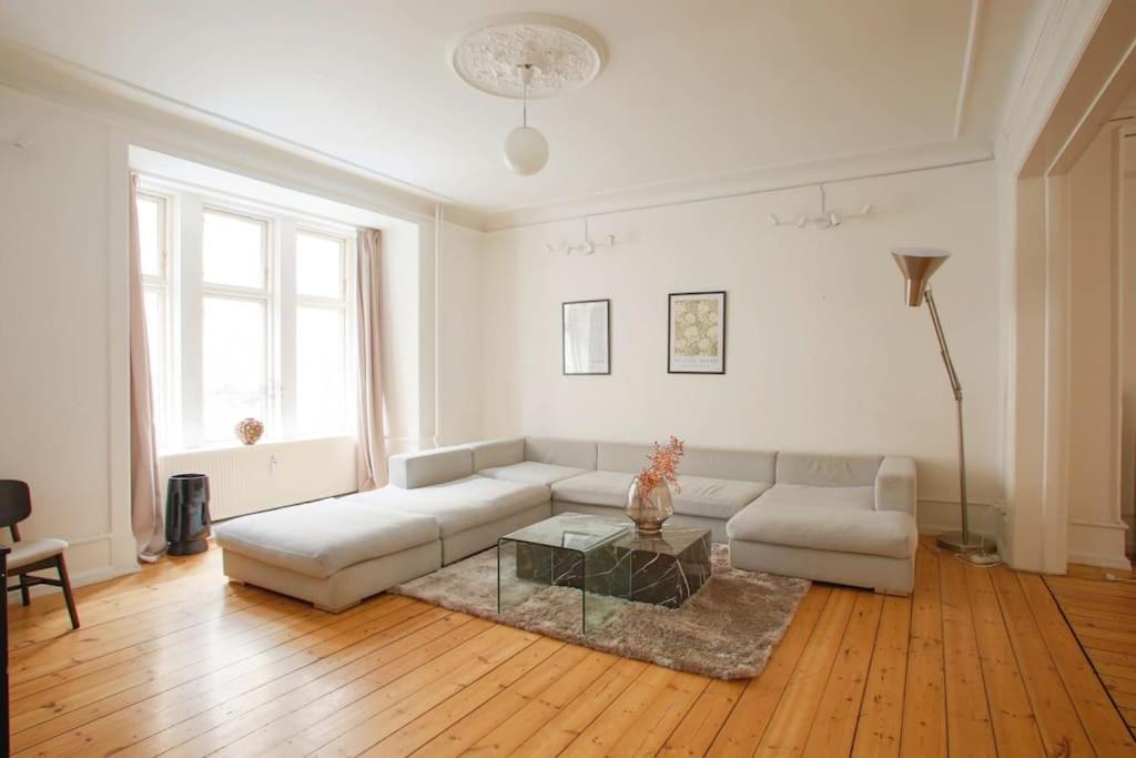 Large & Bright 3Br Apartment W Whirlpool Near Metro København Eksteriør billede