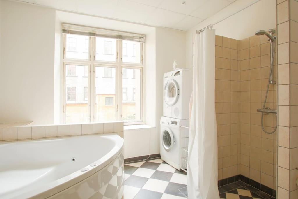 Large & Bright 3Br Apartment W Whirlpool Near Metro København Eksteriør billede