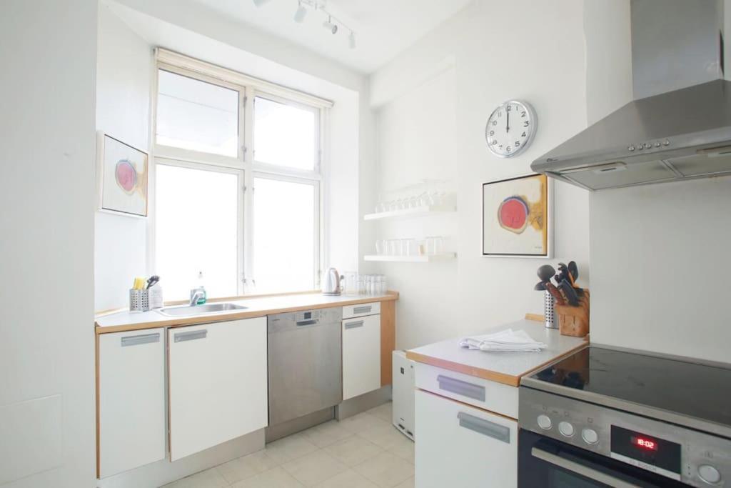 Large & Bright 3Br Apartment W Whirlpool Near Metro København Eksteriør billede