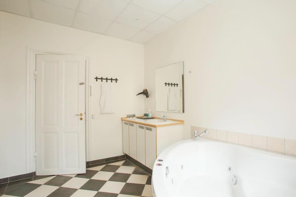 Large & Bright 3Br Apartment W Whirlpool Near Metro København Eksteriør billede